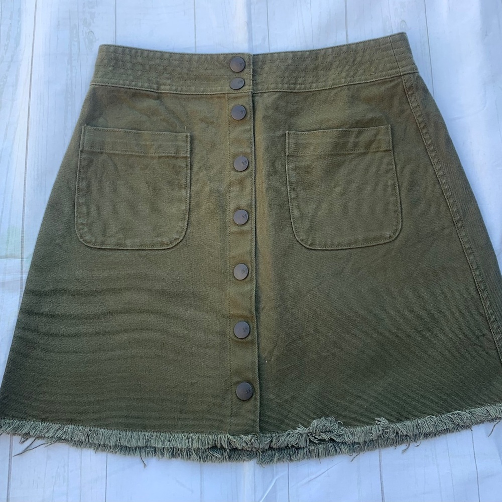Madewell Sz 2 Green Denim Skirt Snap Button Front with Pockets Distressed Mini